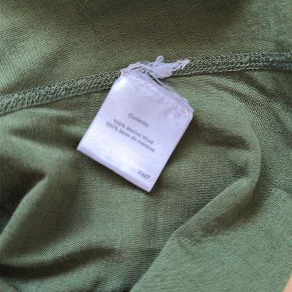 Smartwool women’s green merino wool layer top, size XS - Picture 5 of 12